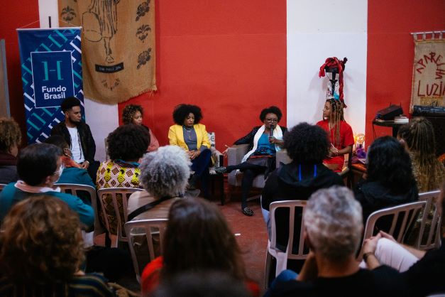 Ativistas debatem estratégias contra o racismo em lançamento de edital do Fundo Brasil