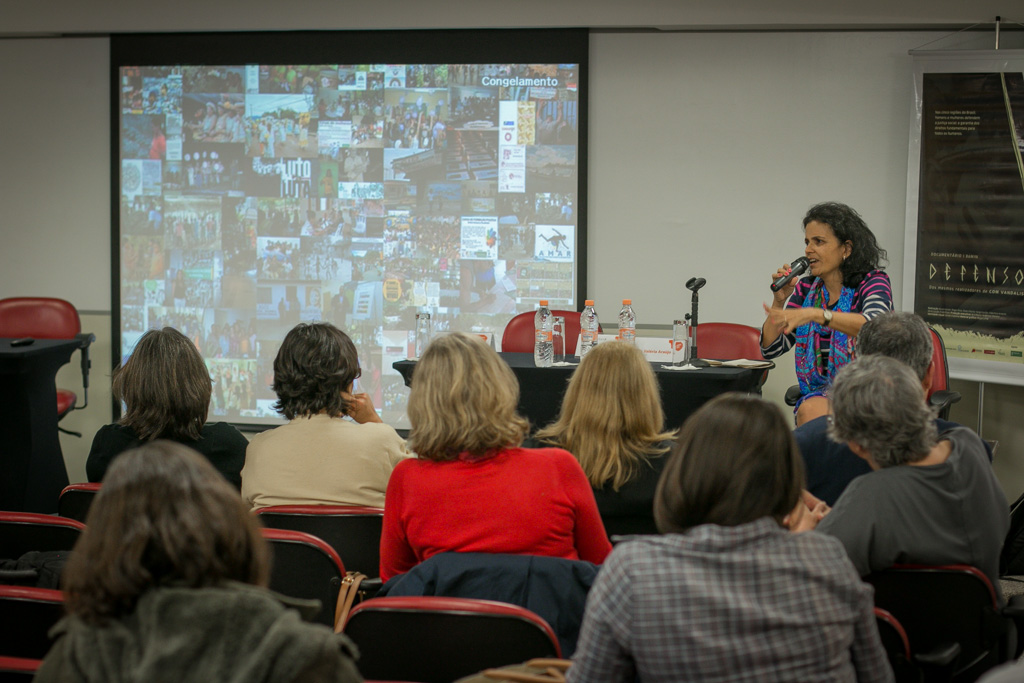 SAO PAULO, SP, BRASIL, 23-04-2015 - SEMINÁRIO  COMUNICAÇÃO, VIOLÊNCIA E DIREITOS HUMANOS - Segunda mesa. Políticas, novos conteúdos e contrainformação. Mesa da esquerda; Bruno Torturra (Fluxo) e Jacira Melo ( Instituto Patrícia Galvão). Mesa da direita; Laura Capriglione (Jornalistas Livres) e Rafael Vilela (Mídia Ninja e Jornalistas Livres). Mediadora Ana Valéria Araújo.(Foto: Ronny Santos)