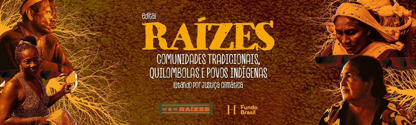 A imagem apresenta o banner do Edital RAÍZES, uma iniciativa do Fundo Brasil, voltada para Comunidades Tradicionais, Quilombolas e Povos Indígenas que lutam por justiça climática. O edital busca fortalecer a autonomia desses povos, promovendo ações de valorização de seus saberes, práticas culturais e modos de vida. Cada vértice da imagem traz a foto de uma pessoa que representa uma dessas populações tradicionais. Elas aparecem praticando atividades cotidianas ou mirando o horizonte. Suas expressões, firmes, variam entre esperançosas e obstinadas. Elementos visuais reforçam a ancestralidade e a relação profunda com a terra, enquanto o título em letras expressivas, chama atenção para a essência do projeto.