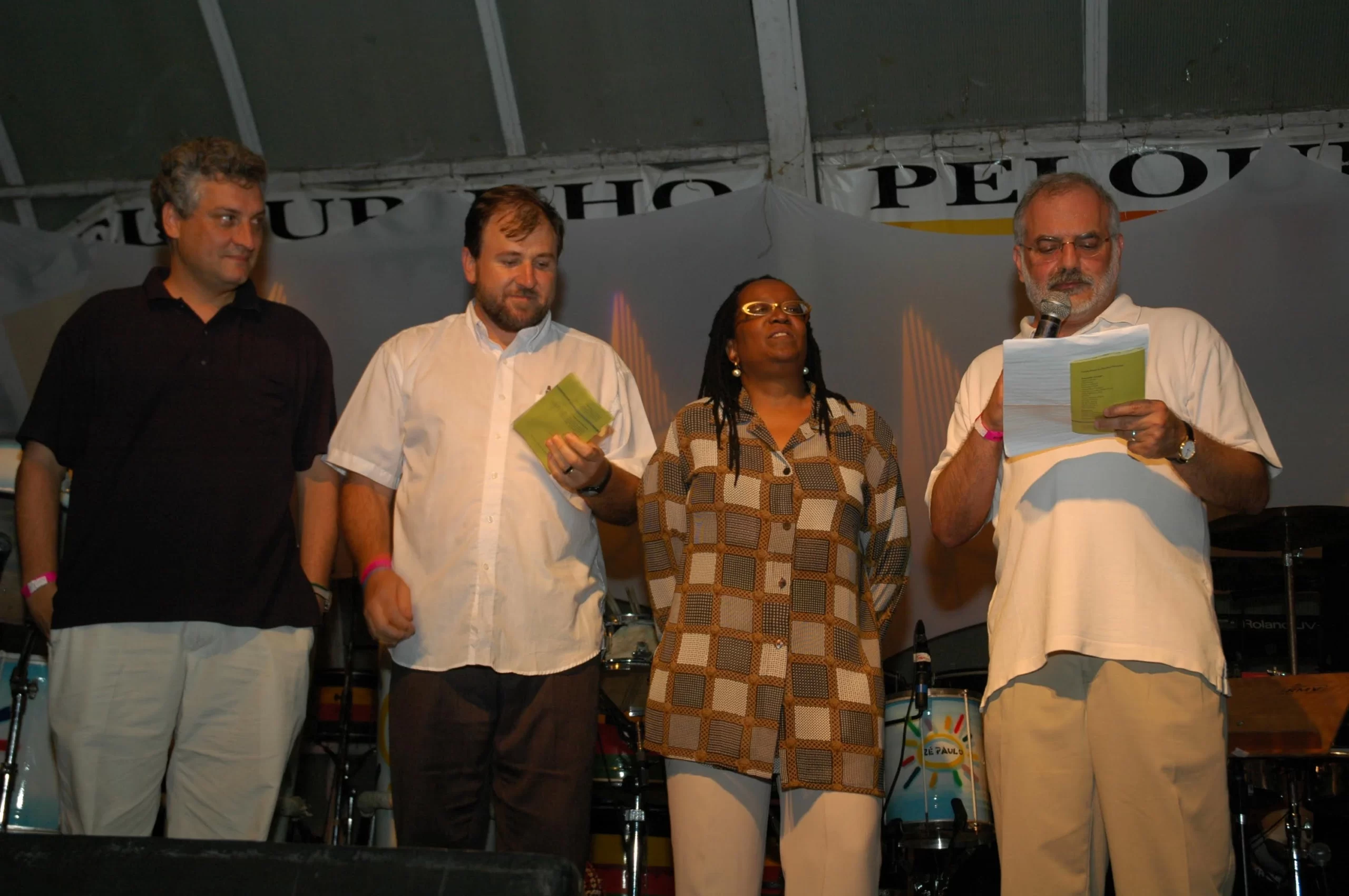 Oscar Vilhena, Darci Frigo, Sueli Carneiro e Sérgio Haddad no lançamento do Fundo Brasil, em Salvador. 12 de dezembro de 2006. Foto: Acervo Fundo Brasil